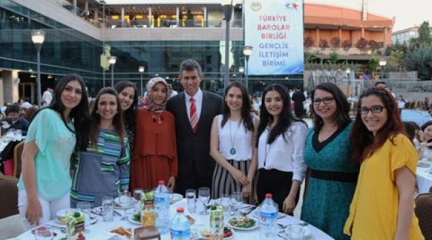 Genç hukukçular minik kalpler için buluştu