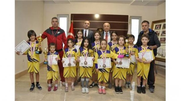 Gkv'li Minik Sporculardan Jimnastikte 3 Kupa 13 Madalya
