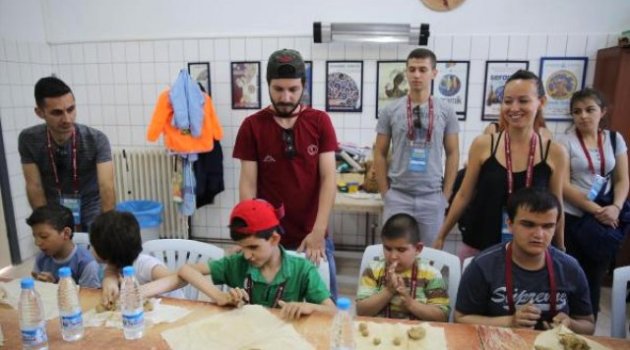 Görme Engelli Çocuklar Seramik Atölyesinde