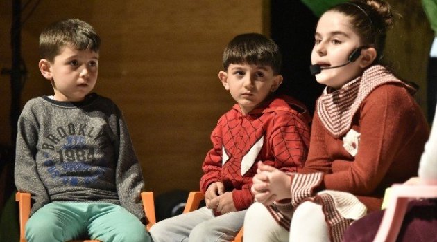 Gümüşhane'de Minikler Masal Anlattı, Büyükler Dinledi