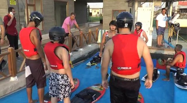 Gurbetçi Çocuklar Şanlıurfa'da Kayak Öğreniyor