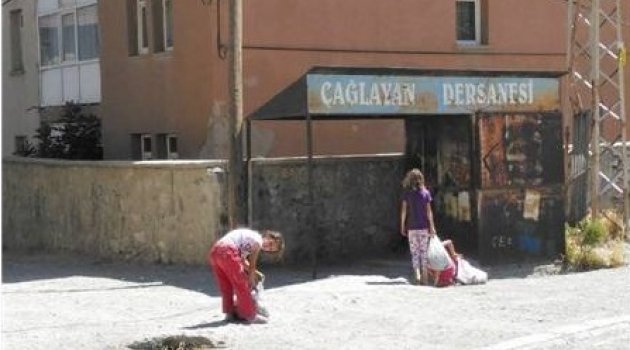 Harçlıklarını Gaz Kapsülüyle Çıkarıyorlar