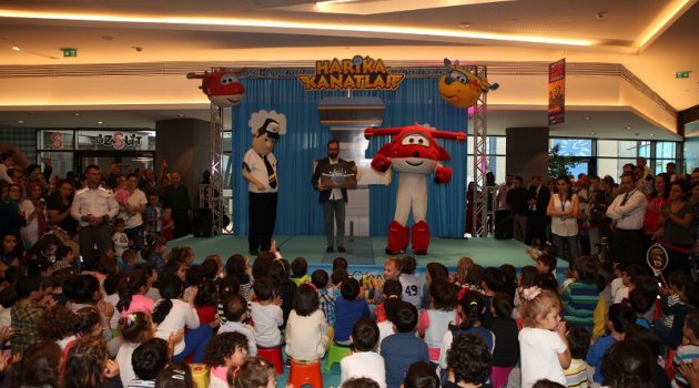 “Harika Kanatlar” hem güldürdü hem eğlendirdi
