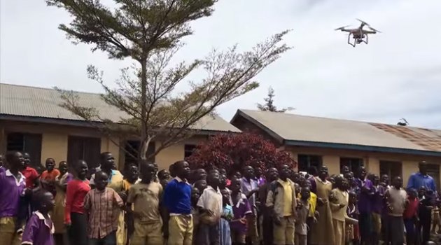 Hayatlarında İlk Kez Drone Gören Afrikalı Çocuklar