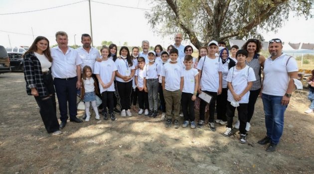 Hazırladıkları projeleri Başkan Erdem'e sundular