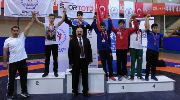İBB’nin Minik Güreşçileri Türkiye Şampiyonu Oldu