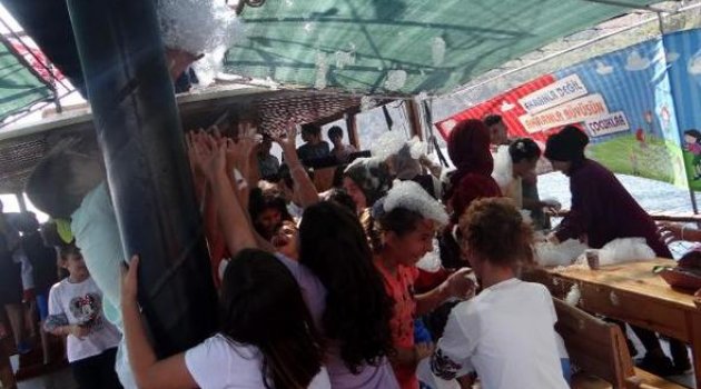 İlk Kez Yatla Gezmenin Mutluluğunu Yaşadılar