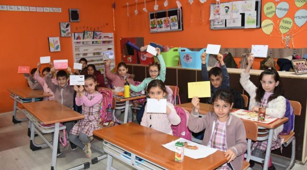 İlkokul öğrencileri, askerlerimize mektup gönderdi