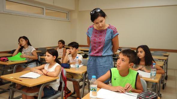 İngilizce'yi yabancı gençler öğretecek