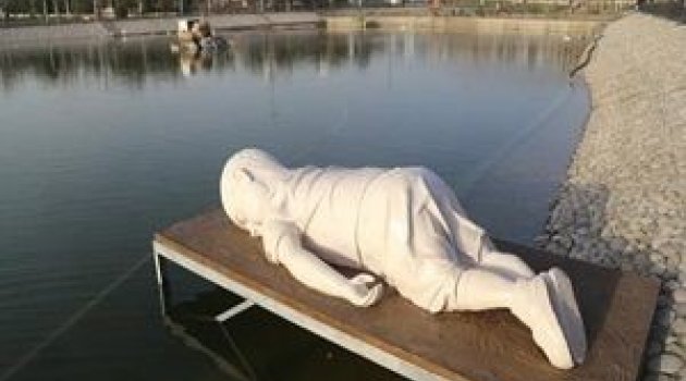 Irak'ta Aylan bebek için heykel dikildi