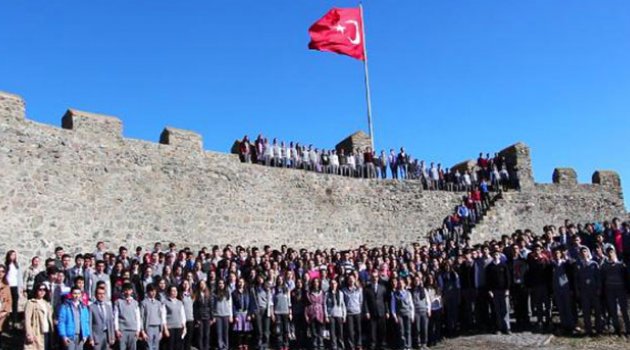 İstiklal Marşı'na 35 öğrenciyle klip