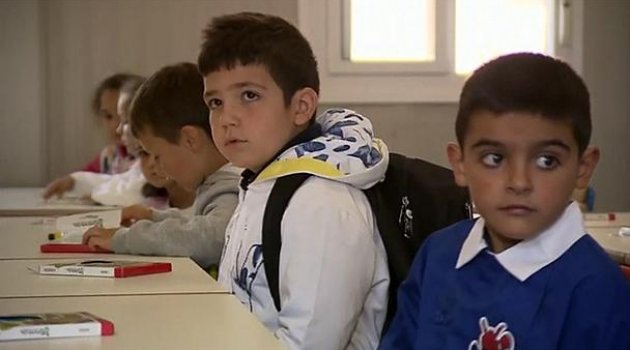 İtalya'da depremzede çocuklar için ders zili çaldı