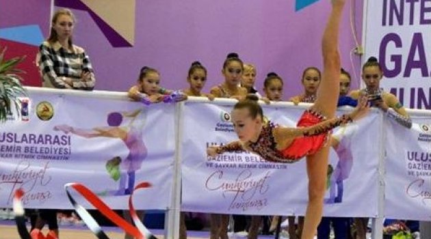 İzmir'de Minik Jimnastikçiler Göz Kamaştırdı