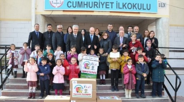 İzmir'den Hizan'a Uzanan Minik Yardım Eller