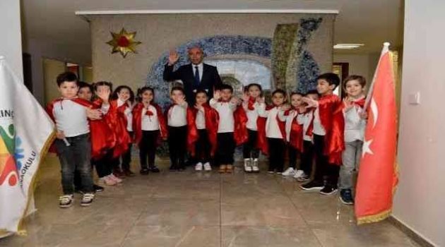 İzmirli minikler İstiklal Marşı ezbere okudu