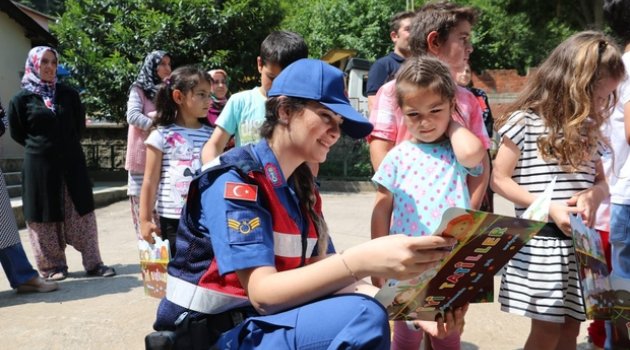 Jandarma Karne Gününde Şehit Çocuklarını Unutmadı