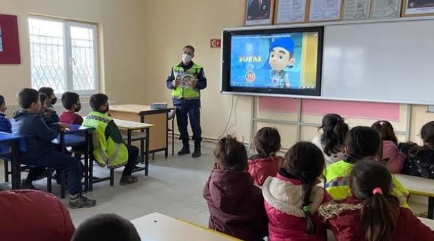 Jandarmadan çocuklara trafik eğitimi