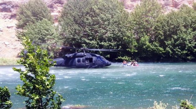 Kahraman Pilot Çocukları Kurtarmak İçin Nehre İndi