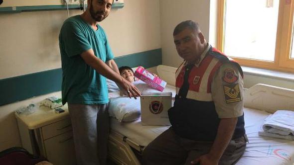 Kalbi duran çocuğa müdahale eden Jandarma hayat kurtardı