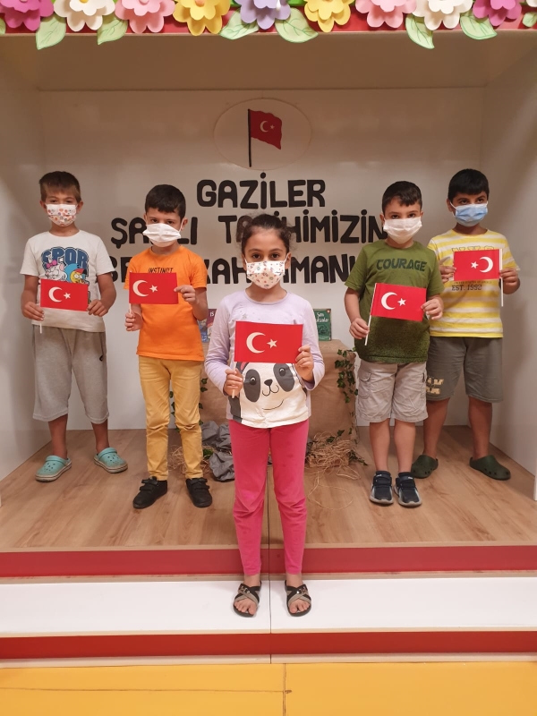 Kariye Çocuk Kütüphanesi Öğrencileri Gazilerimizi Andı