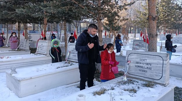 Kars’ta minikler Sarıkamış Şehitlerini andı
