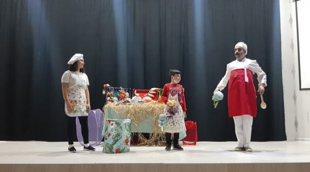 Kartepeli minikler tiyatro ile motive oldu