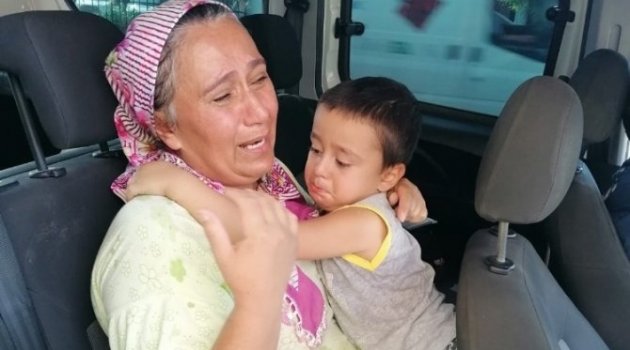 Kaybolan çocuğu trafik polisi ailesine kavuşturdu