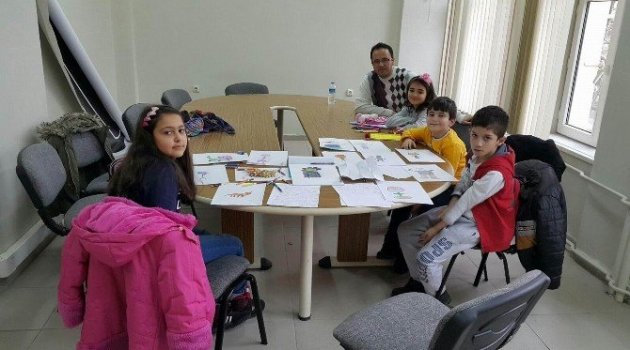 Kendi hikaye kitaplarını kendileri yazıyorlar