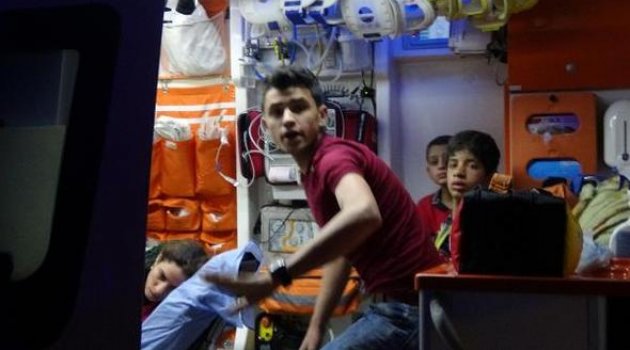 Kerpiç Ev Çöktü, 6'sı Çocuk 8 Kişi Ölümden Döndü