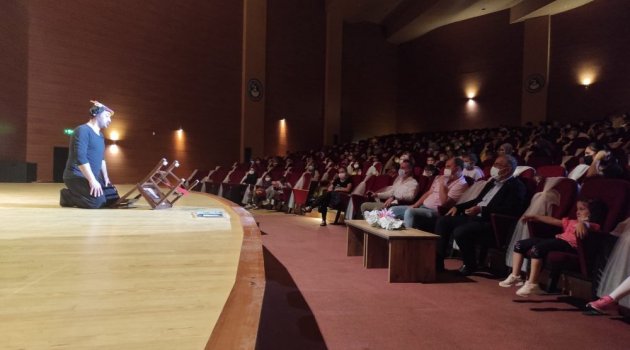Kestel'de çocukların tiyatro keyfi