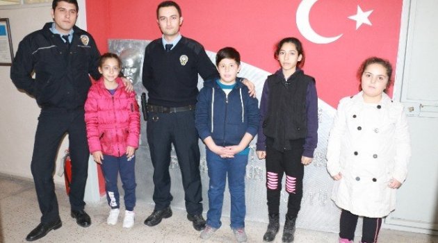 Kırkalı Minik Çocuklardan Polis Noktasına Destek Ziyareti