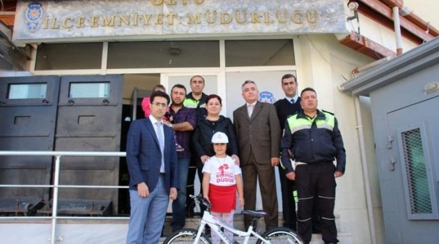 “Kırmızı Düdük”ü Çaldı Bisikletini Aldı
