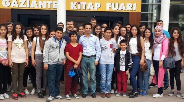 Kitap fuarının misafirleri minikler oldu