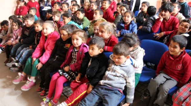 Köy Okulundaki Minikler Geleneksel Türk Tiyatrosu İle Tanıştı