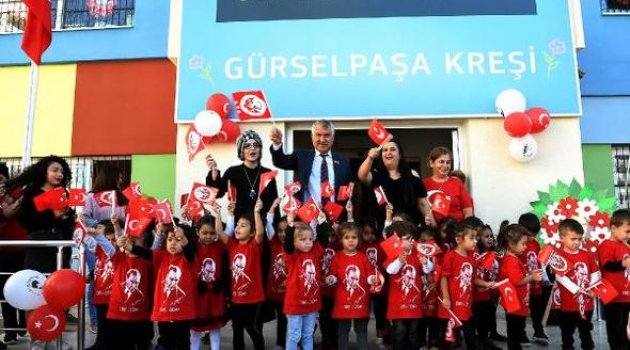 Kreşli Minikler Cumhuriyet Bayramı'nı Kutladı