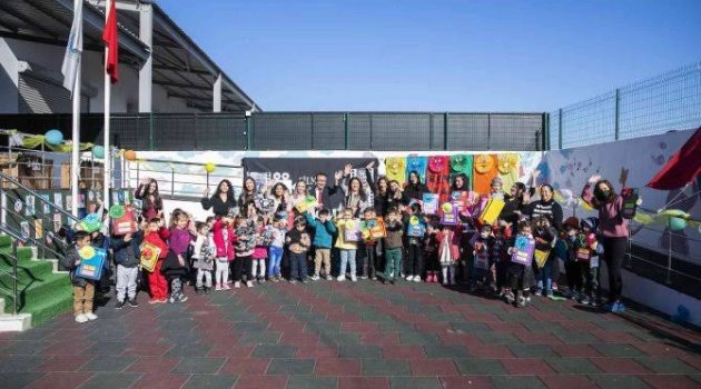 Kreşli miniklerin karne heyecanı
