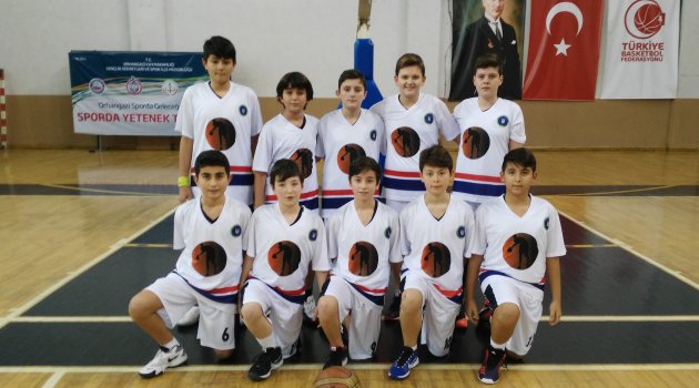 Küçük Basketbolcular Zirveye Yürüyor