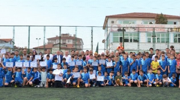 Küçük Futbolcuların Sertifika Heyecanı