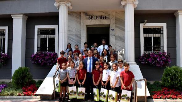 Küçük öğrenciler Bornova’yı ele aldı