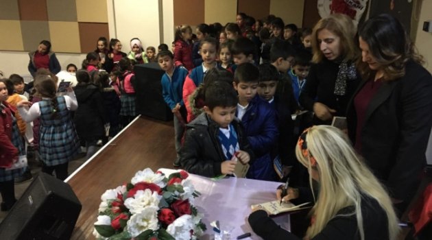 Kulalı öğrenciler yazar Mavisel Yener ile bir araya geldi