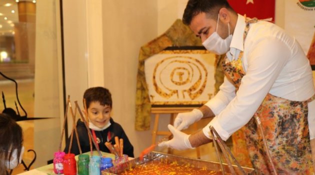 Kültür ve sanat atölyesinde çocukların yüzleri gülüyor