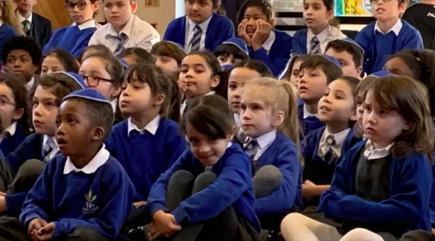 Londra’da Yahudi ve Müslüman çocuklar birlikte yaşamayı öğreniyor