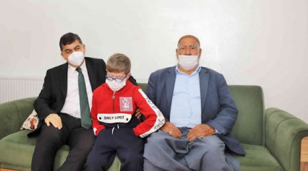 Lösemi hastası küçük Ramazan'ın tabletine kavuştu