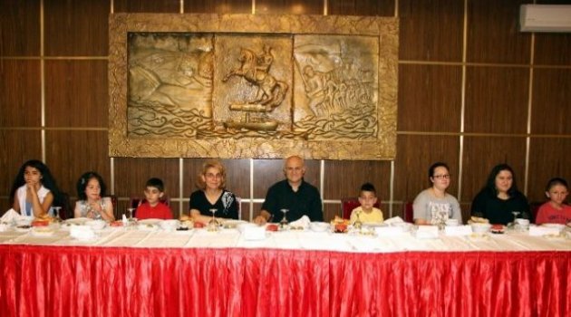 Lösemiyi Yenen Minik Yürekler Protokol Masasında