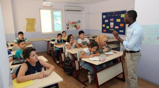 Bilgievlerinde çocuklar İngilizce öğreniyor