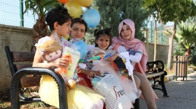 Kimsesiz Çocuklar Bir Günlük Aile Özlemini Okulda Giderdi
