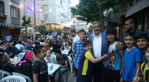 Mahalle İftarını Çocuklar Şenlendirdi