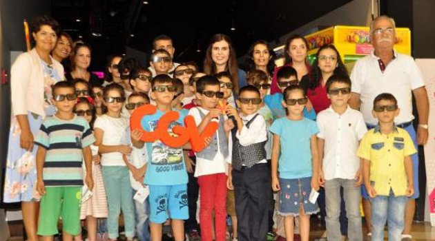 Manavgatlı Çocuklar Sinemada