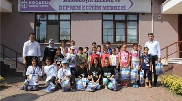 Marmara Depreminin Yıldönümünde Çocuklara Deprem Eğitimi