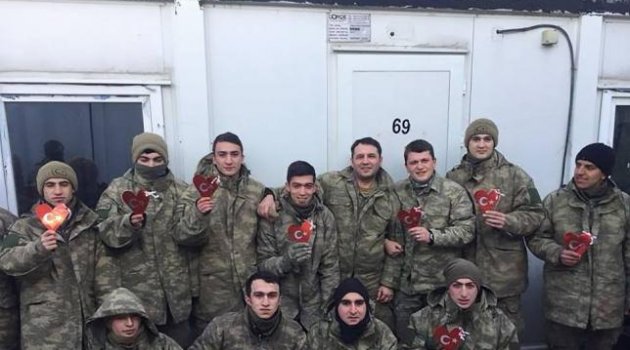 Mehmetçik Minik Öğrencileri Yanıtsız Bırakmadı